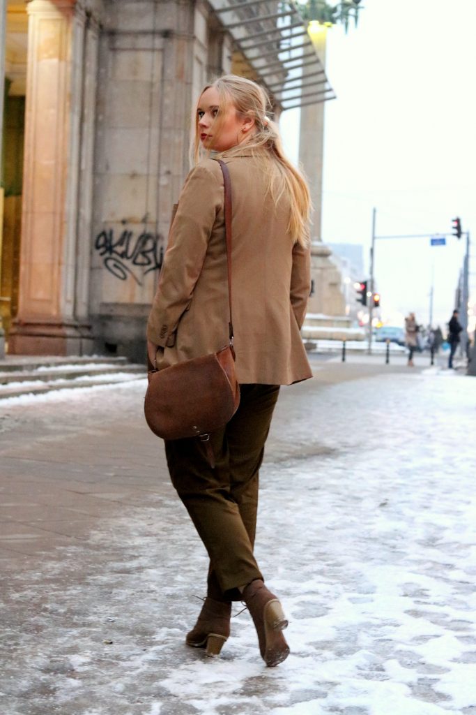 z-czym-%C5%82%C4%85czy%C4%87-kolor-khaki