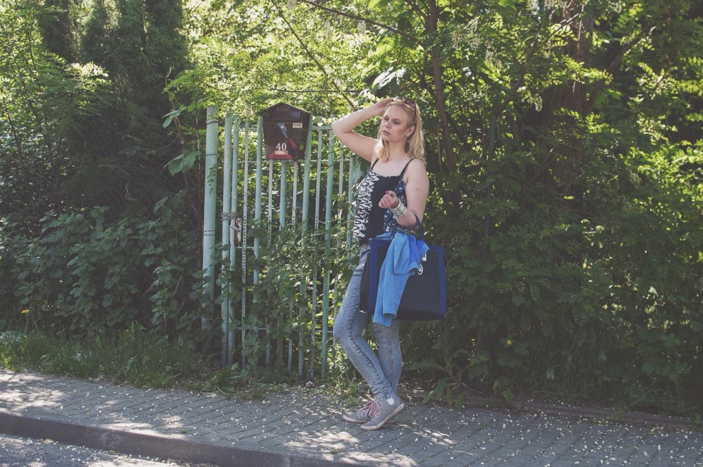 blue-flowers-jeans