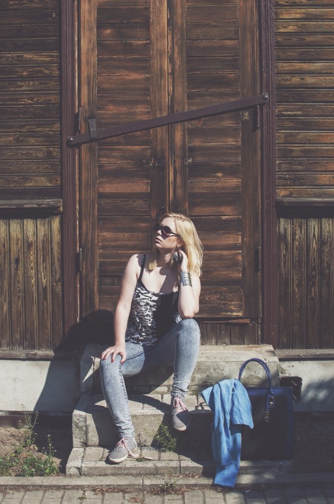 blue-flowers-jeans