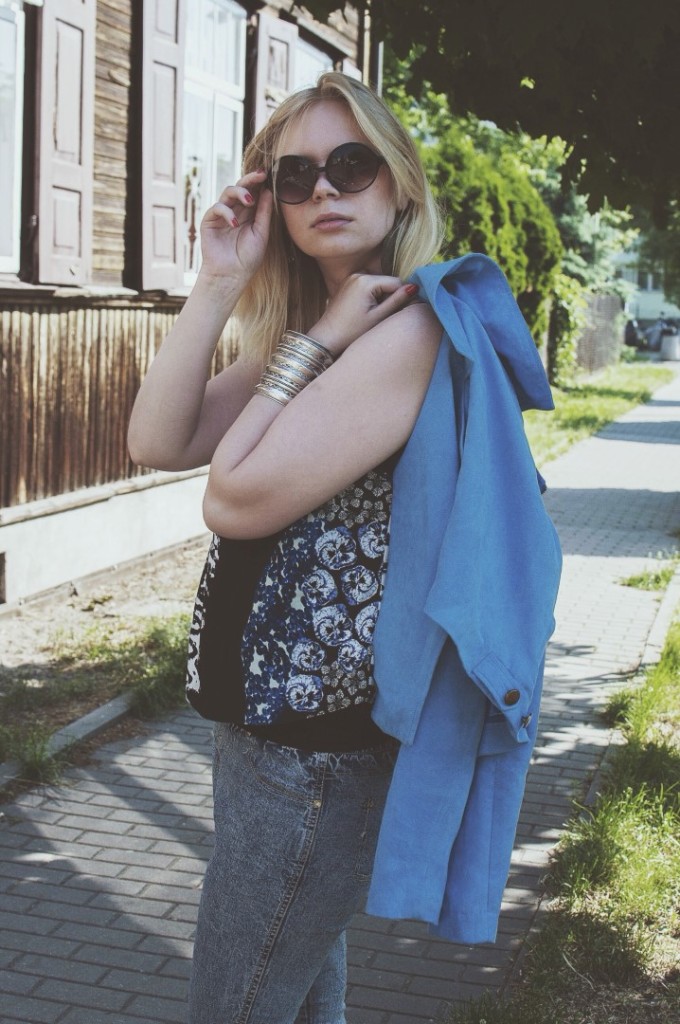 blue-flowers-jeans